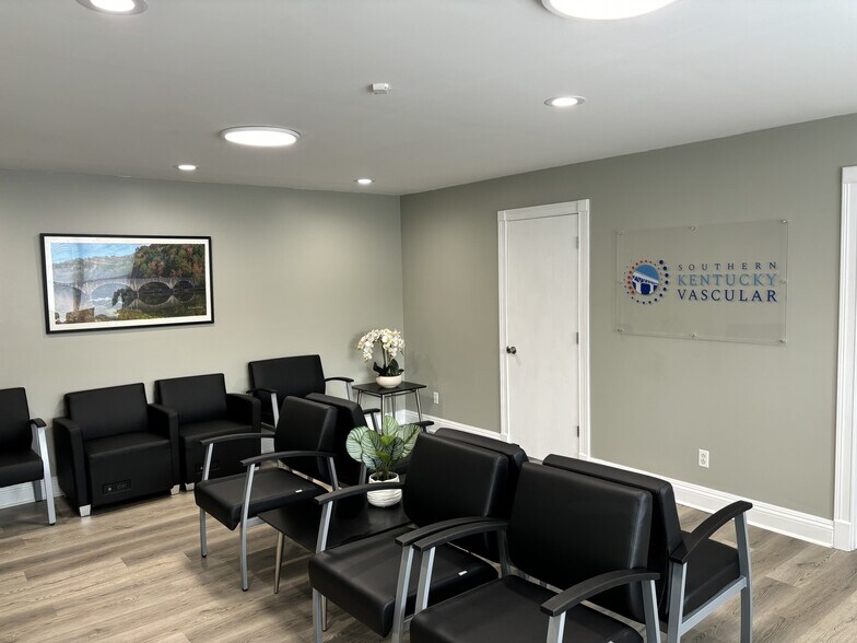 201 Professional Park Dr, Glasgow, KY à louer - Photo intérieure - Image 3 de 11