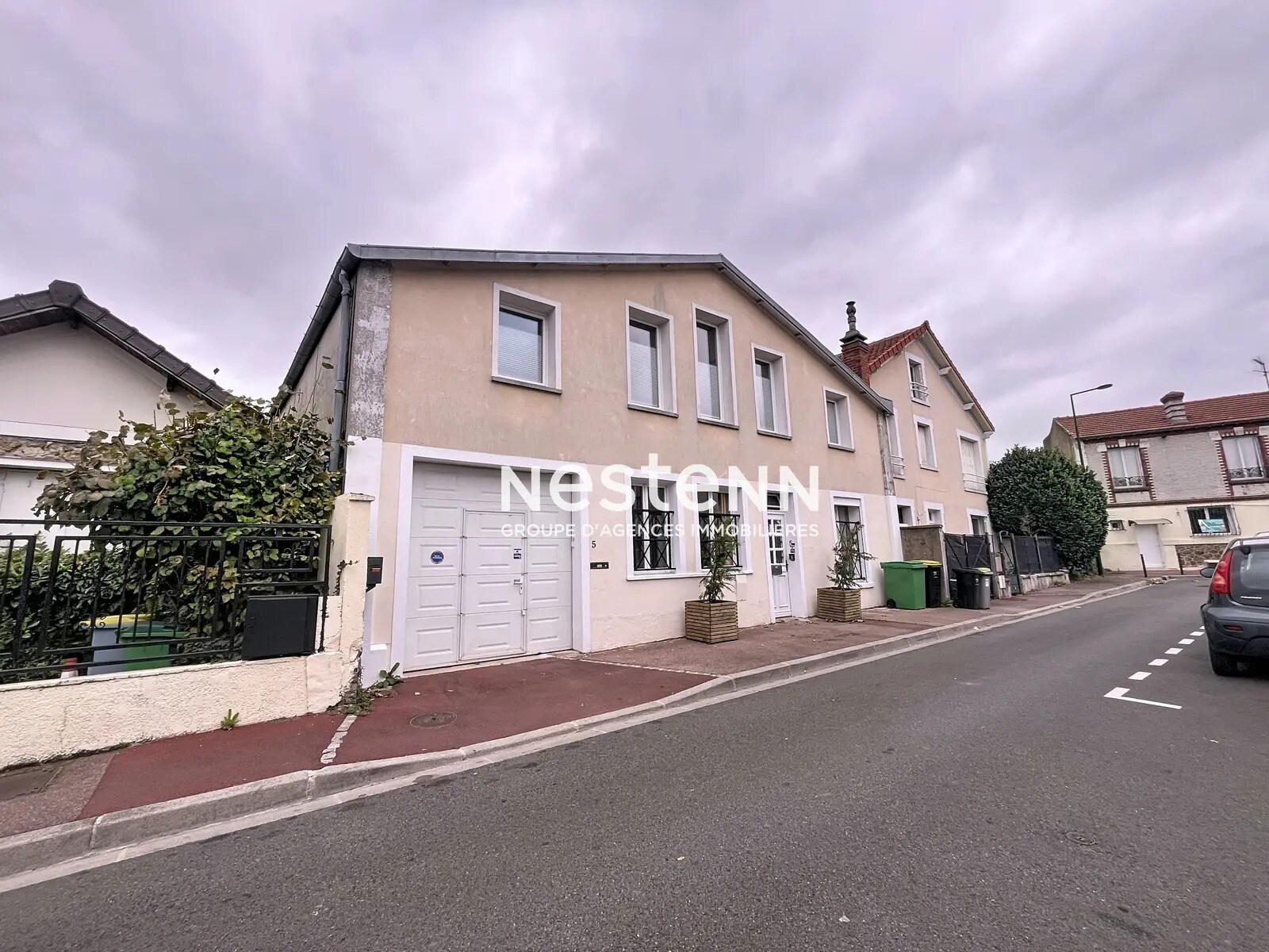 Office in Les Pavillons-sous-Bois for lease Primary Photo- Image 1 of 8