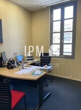 Retail in Marseille for lease Interior Photo- Image 2 of 2