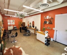 10123 121 St NW, Edmonton, AB à louer Photo intérieure- Image 2 de 7