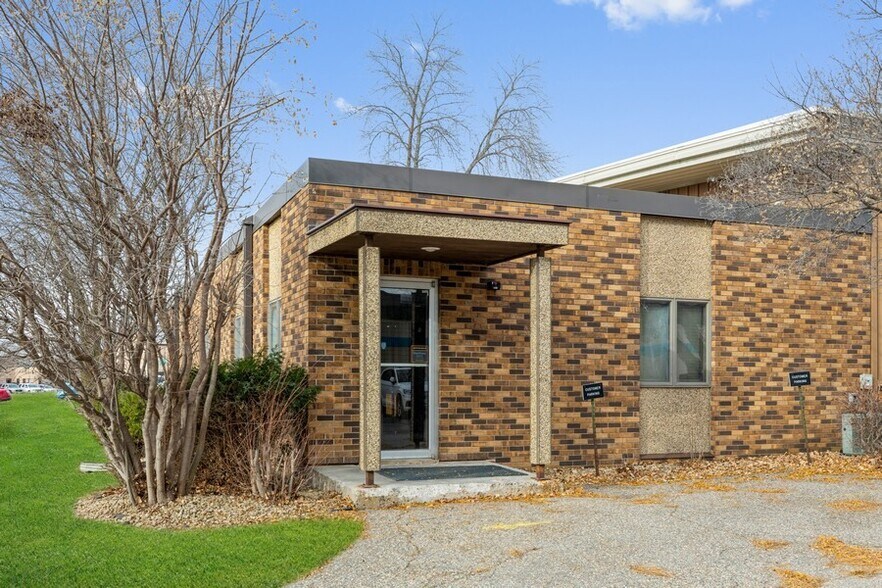 725 Spiral Blvd, Hastings, MN à louer - Photo du bâtiment - Image 2 de 4