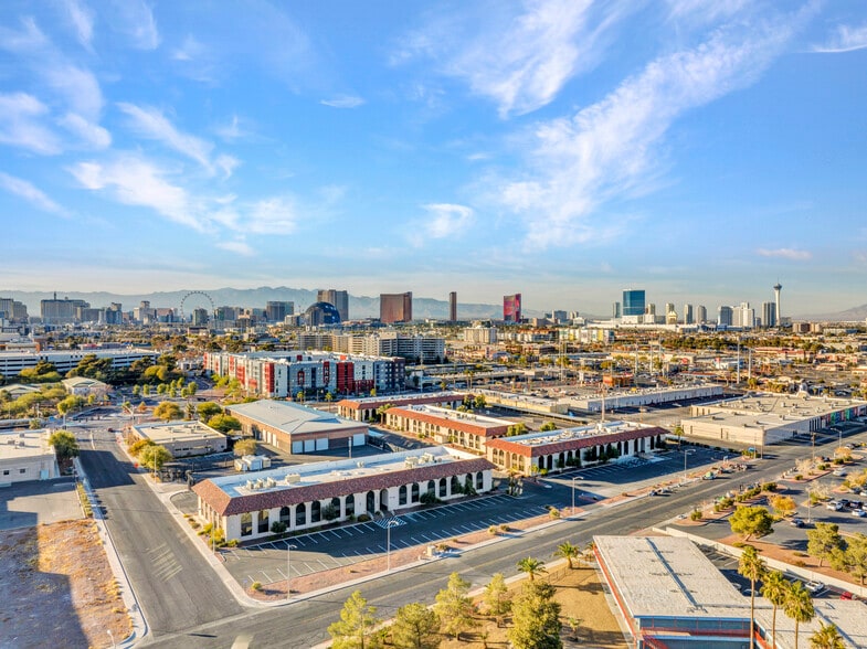 4220 S Maryland Pky, Las Vegas, NV for lease - Building Photo - Image 2 of 3