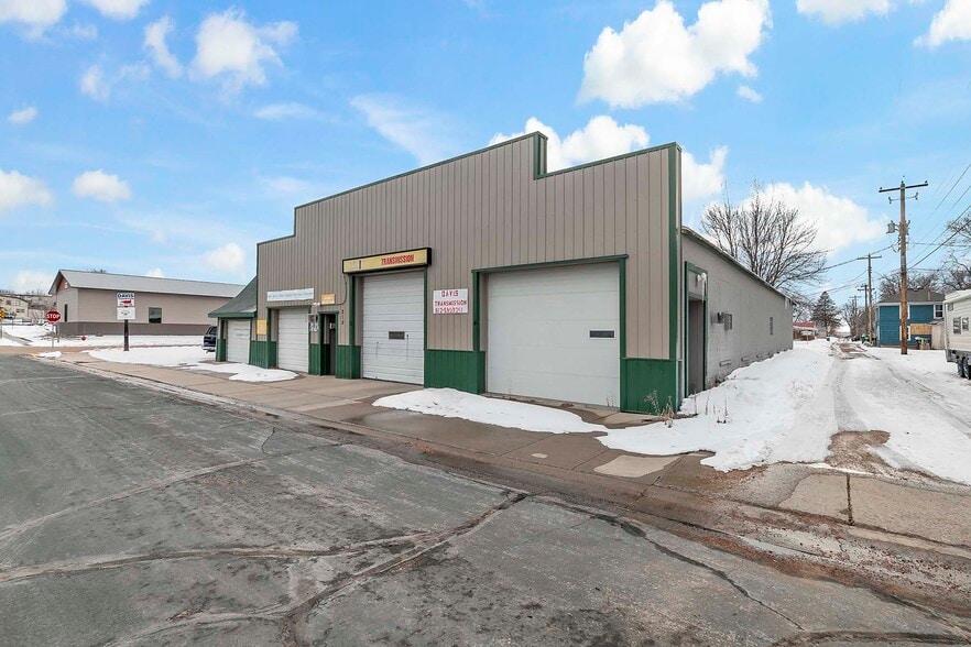 210 Railroad St W, Norwood Young America, MN à vendre - Photo du bâtiment - Image 2 de 27