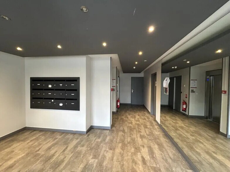 194 Bis Rue Garibaldi, Lyon à louer - Hall d’entrée - Image 2 de 2