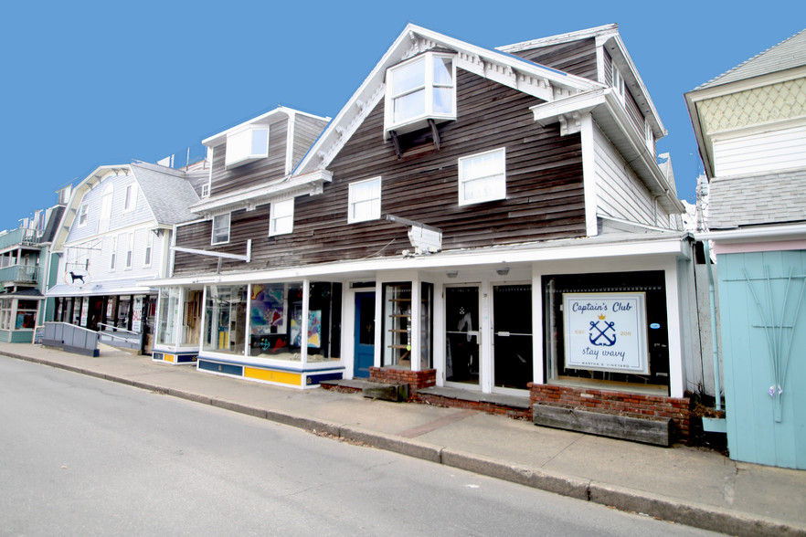 35 Circuit Ave, Oak Bluffs, MA for sale - Primary Photo - Image 1 of 1