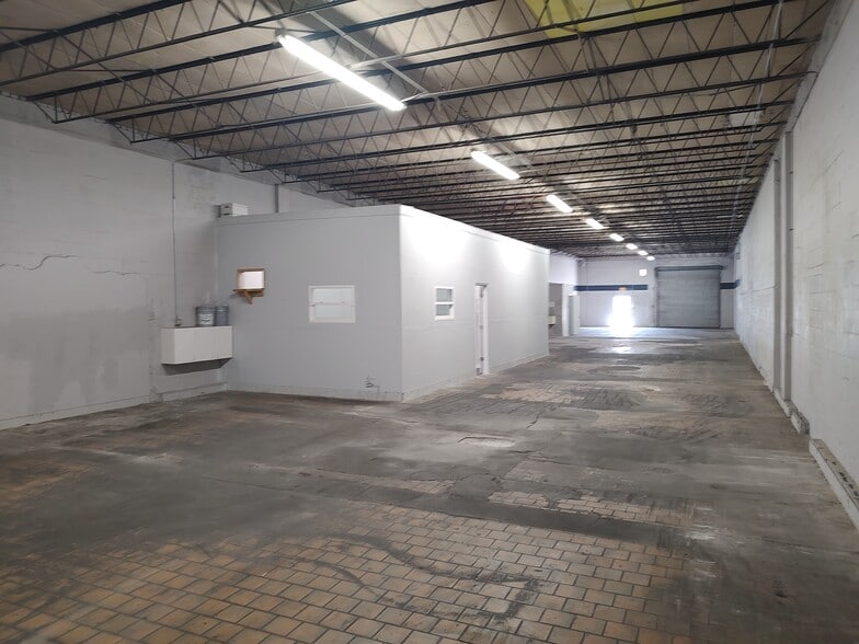 2700 23rd St N, Saint Petersburg, FL for lease - Building Photo - Image 2 of 7