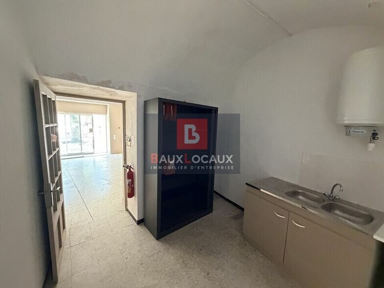Retail in Orgon for lease - Building Photo - Image 3 of 5