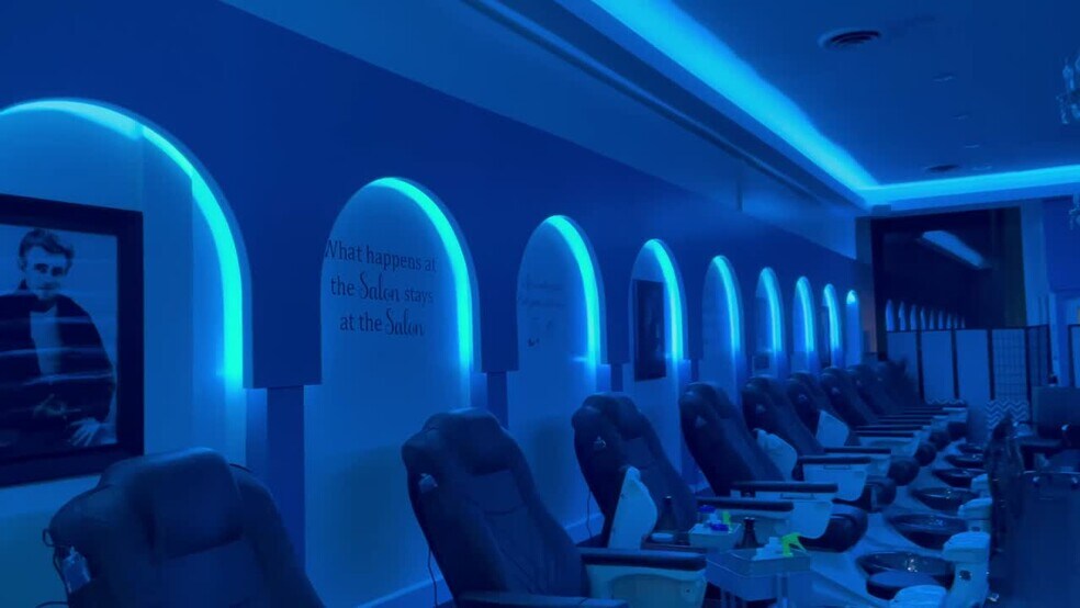 12126 Riverside Dr, Valley Village, CA à louer - Vidéo sur l’inscription commerciale - Image 2 de 2