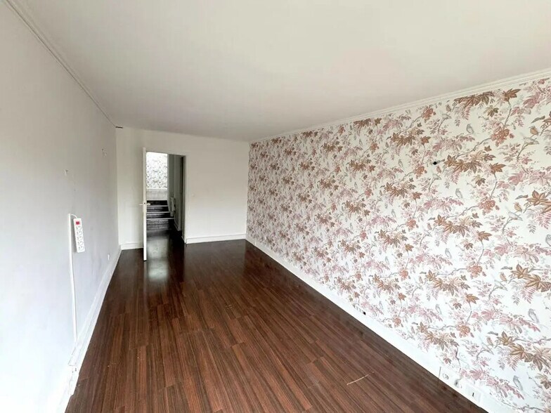 Office in Versailles for lease - Interior Photo - Image 2 of 14