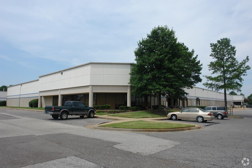 3696 Knight Rd, Memphis, TN for lease - Building Photo - Image 1 of 5