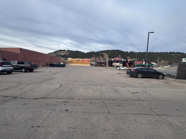 1030 Lazelle St, Sturgis, SD for sale - Building Photo - Image 2 of 14
