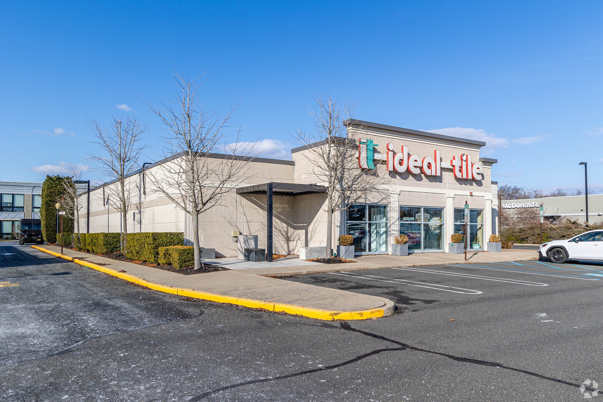 1914 NJ-35, Oakhurst, NJ à vendre Photo du bâtiment- Image 1 de 11