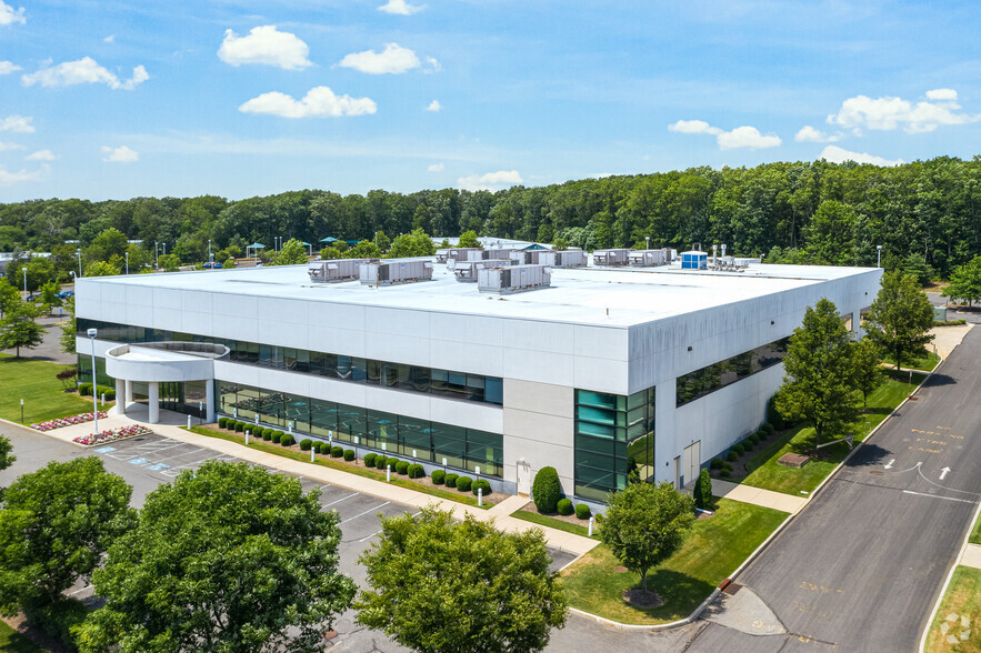 260 Industrial Way W, Eatontown, NJ à vendre - Photo du bâtiment - Image 1 de 1