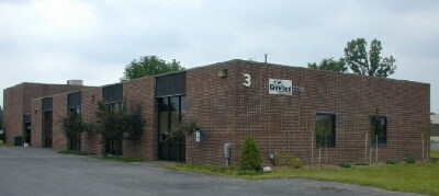 3 Adler Dr, East Syracuse, NY à louer Photo principale- Image 1 de 2