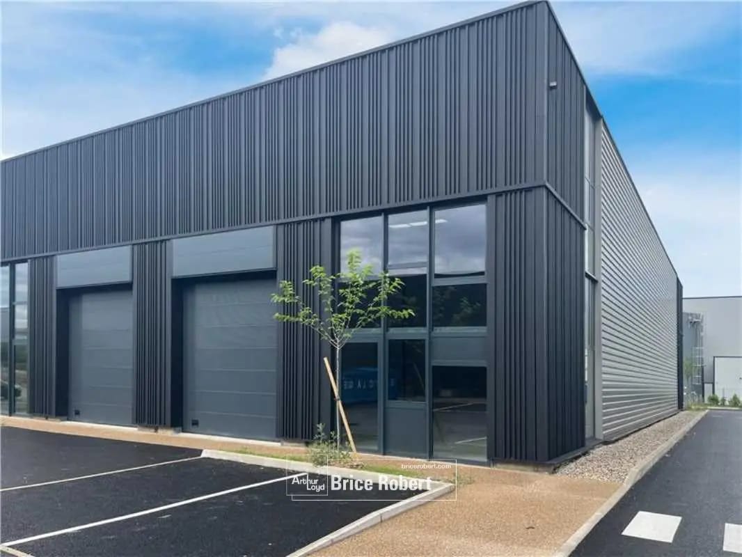 Flex in Trévoux for lease Building Photo- Image 1 of 6