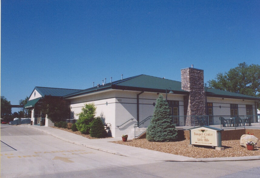 111 Transit St, Saint Charles, MO for lease - Building Photo - Image 2 of 9