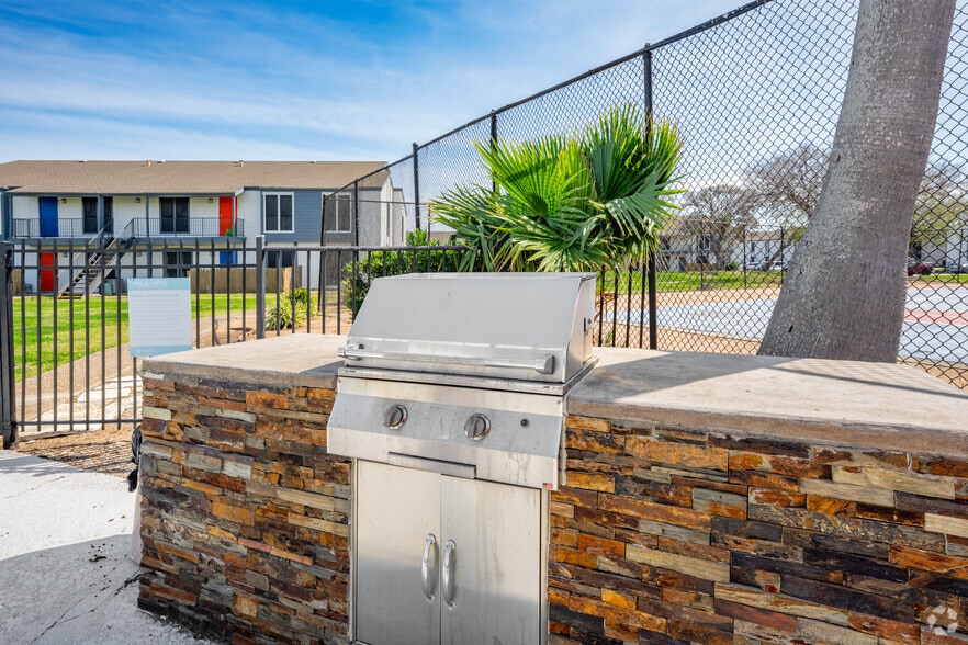 6602 Everhart Rd, Corpus Christi, TX for sale - Building Photo - Image 3 of 16