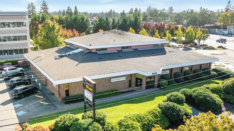 6108 Mt Tacoma Dr SW, Lakewood, WA à vendre - Photo du bâtiment - Image 2 de 10