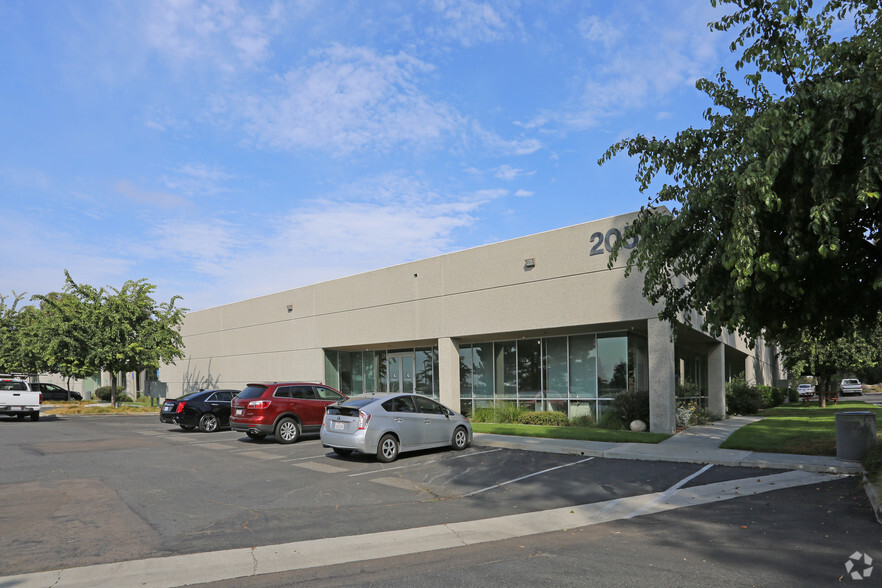 2052 Corte del Nogal, Carlsbad, CA for lease - Primary Photo - Image 1 of 18