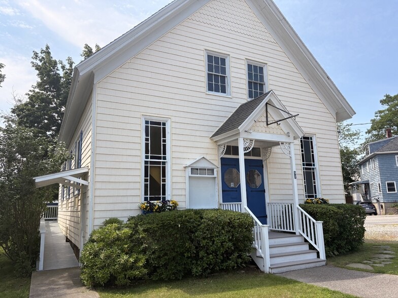 57 Saco Ave, Old Orchard Beach, ME à vendre - Photo du bâtiment - Image 2 de 17