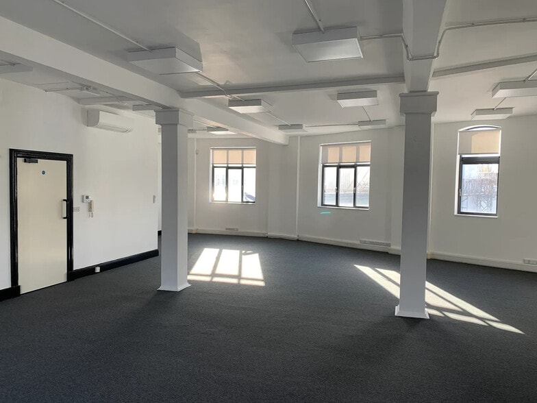 31 Warple Way, London for sale - Building Photo - Image 3 of 7
