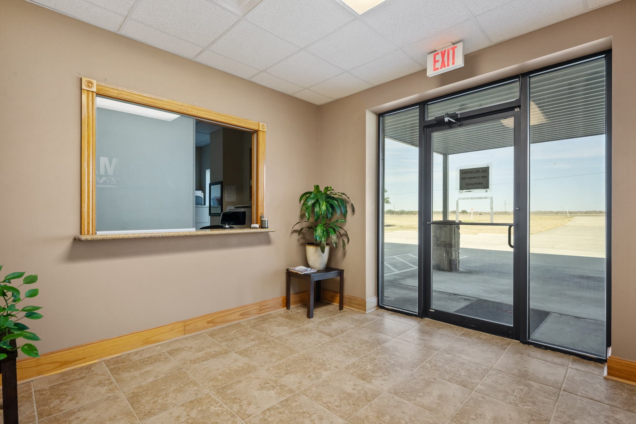 40 Corgey Rd, Pleasanton, TX for sale Interior Photo- Image 1 of 8