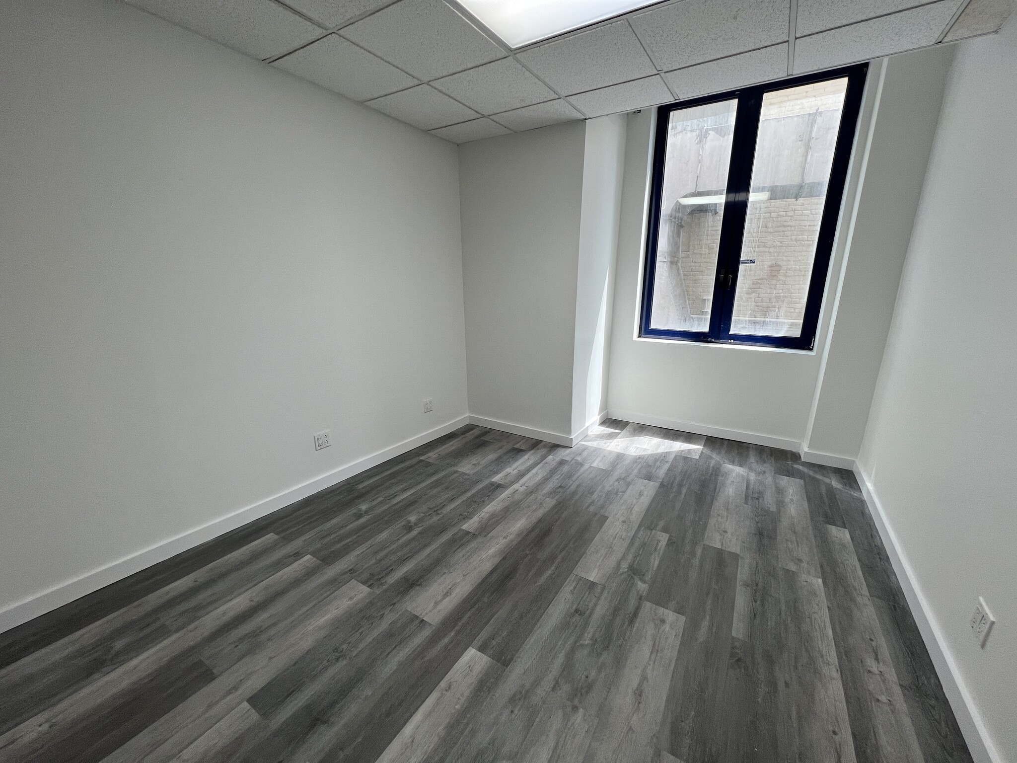 591 Summit Ave, Jersey City, NJ for lease Interior Photo- Image 1 of 3