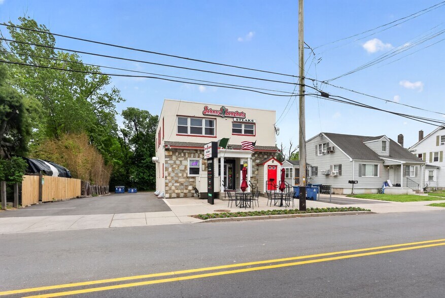 411 W Bridge St, Morrisville, PA à vendre - Photo du bâtiment - Image 3 de 30