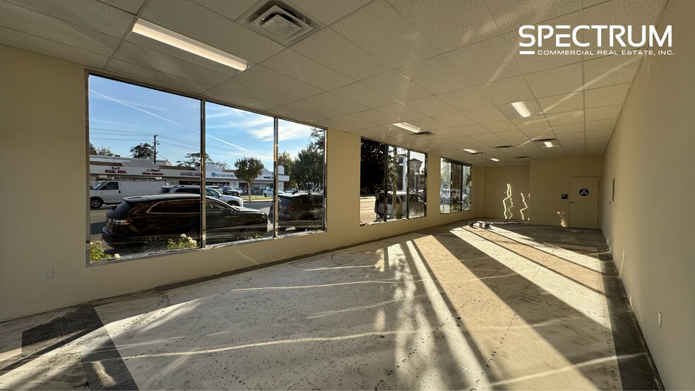 19001-19015 Ventura Blvd, Tarzana, CA à louer - Photo du bâtiment - Image 2 de 3