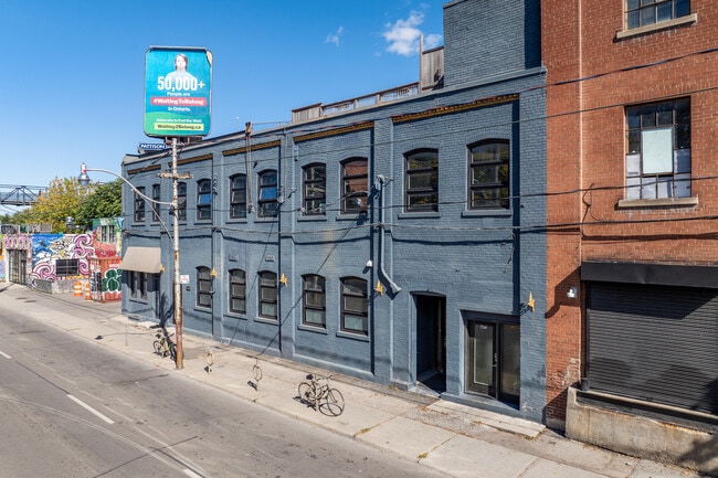 Plus de détails pour 2480 Dundas St W, Toronto, ON - Multi-résidentiel à vendre