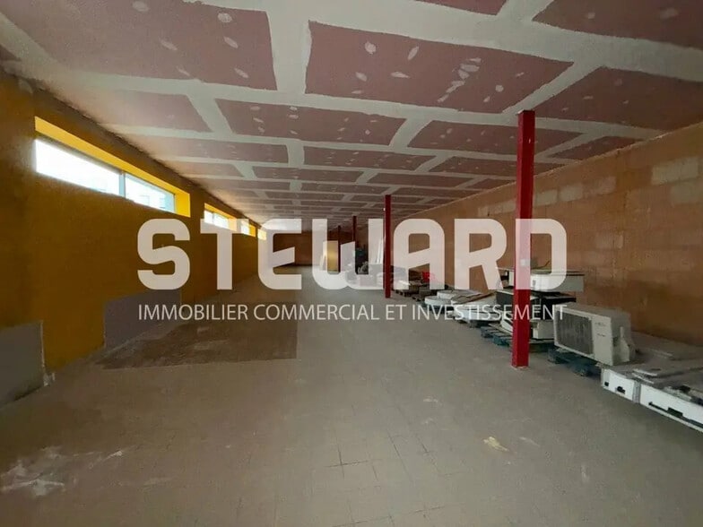 Flex in Wasquehal for lease - Interior Photo - Image 3 of 12