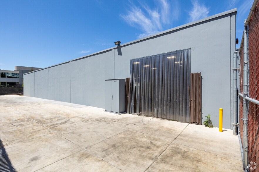 138 Jefferson Dr, Menlo Park, CA à louer - Photo du bâtiment - Image 3 de 18