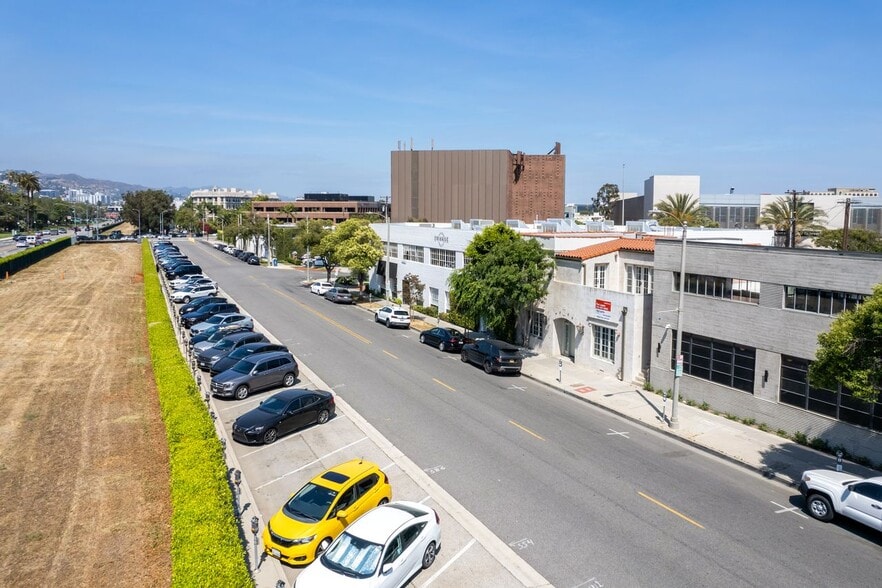 9308 Civic Center Dr, Beverly Hills, CA à vendre - Photo du bâtiment - Image 2 de 8