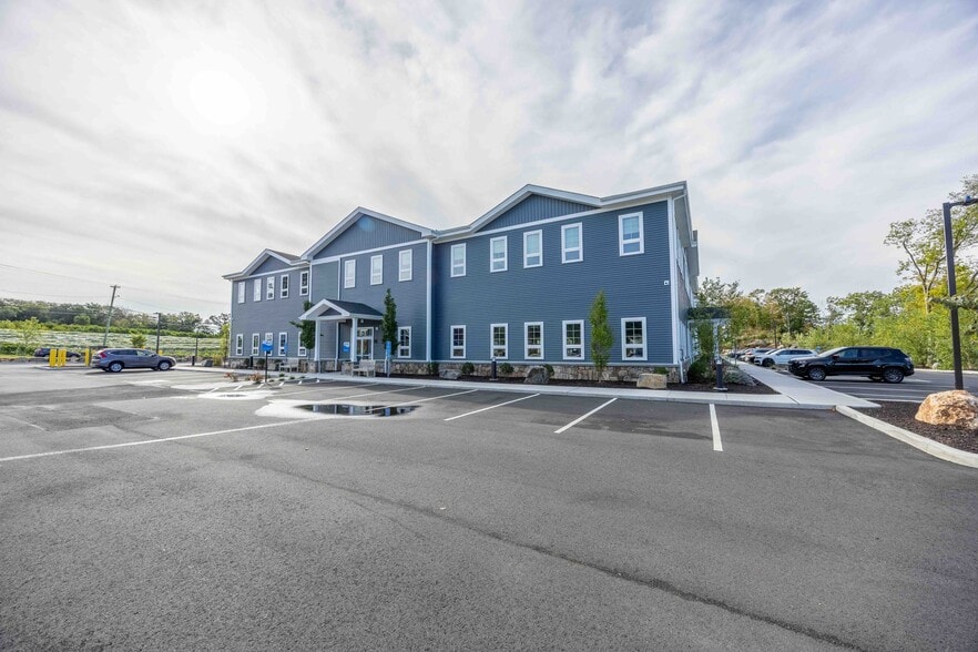 28 Branford Rd, North Branford, CT for sale - Building Photo - Image 3 of 12