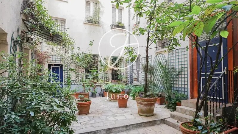 Immeuble residentiel dans Paris à vendre - Photo du bâtiment - Image 2 de 11