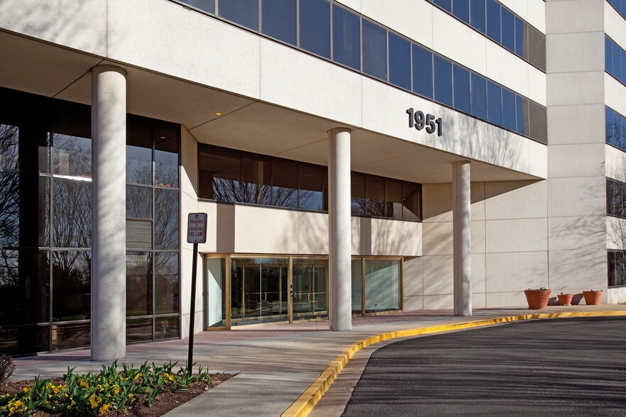 1951 Kidwell Dr, Vienna, VA for lease - Building Photo - Image 2 of 5