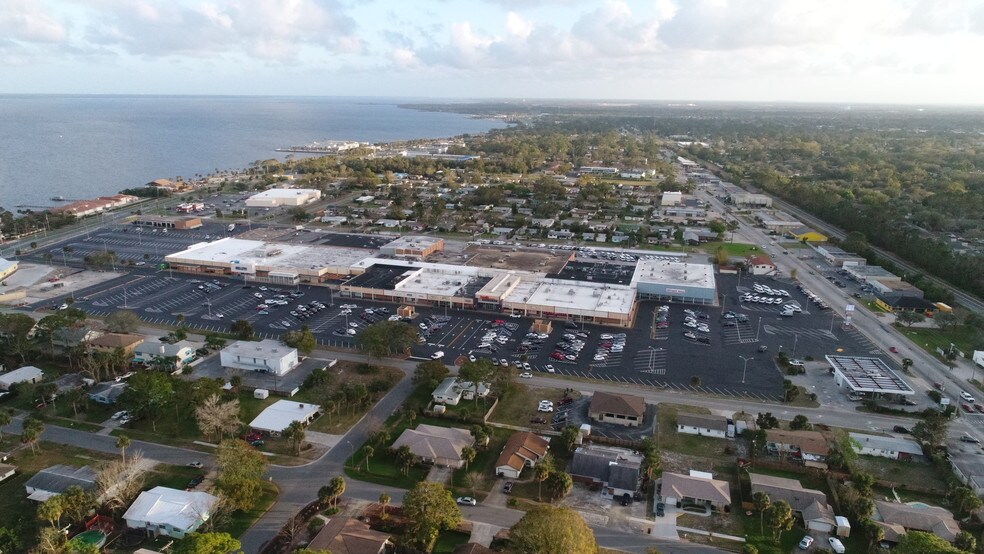 3550 S Washington Ave, Titusville, FL à louer - Photo du bâtiment - Image 3 de 5