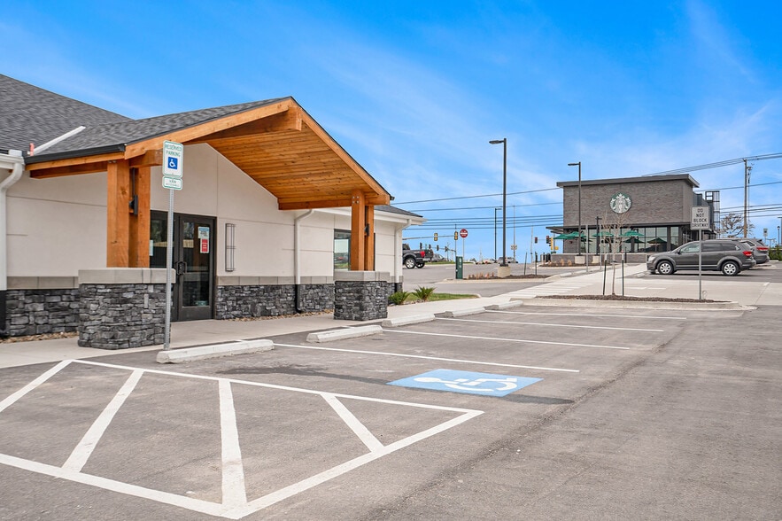 9361-9369 W 75th St, Overland Park, KS for lease - Building Photo - Image 2 of 3