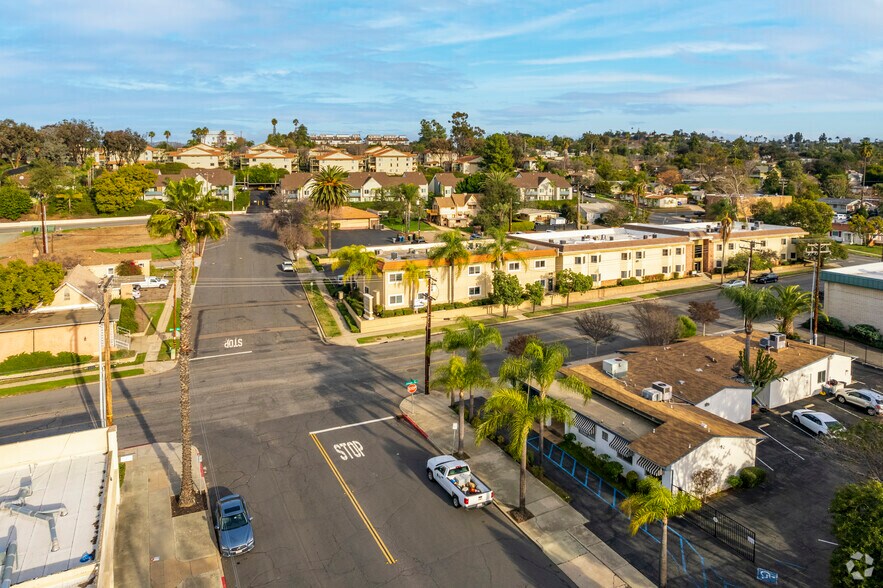 312 S Juniper St, Escondido, CA à vendre - Photo du bâtiment - Image 2 de 4
