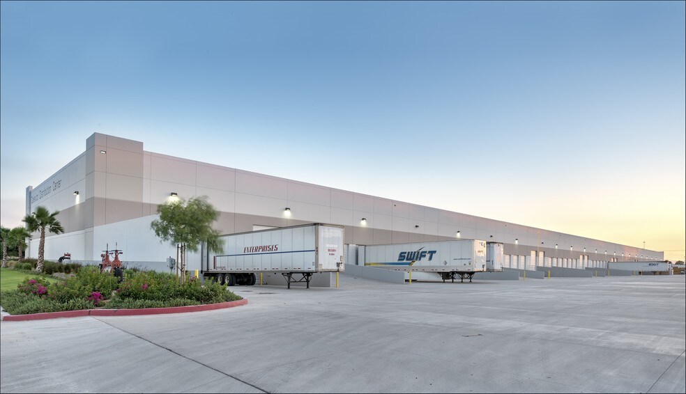 285 Rood Rd, Calexico, CA à louer - Photo du bâtiment - Image 2 de 3