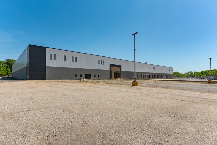 102 Dolson Ave, Middletown, NY for lease - Building Photo - Image 2 of 41