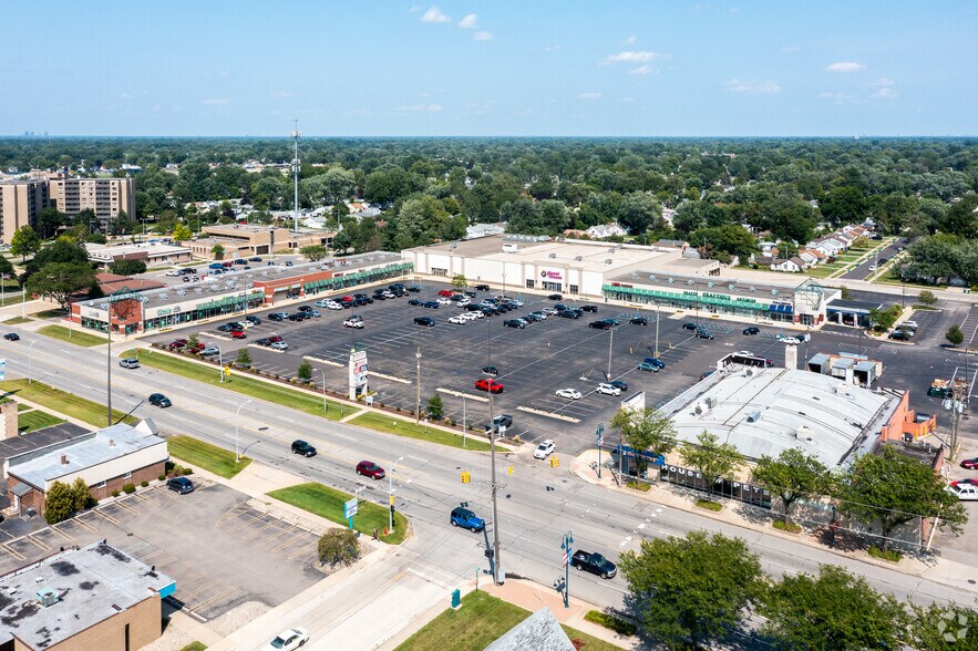 5726-5940 Middlebelt Rd, Garden City, MI à louer - Aérien - Image 2 de 6