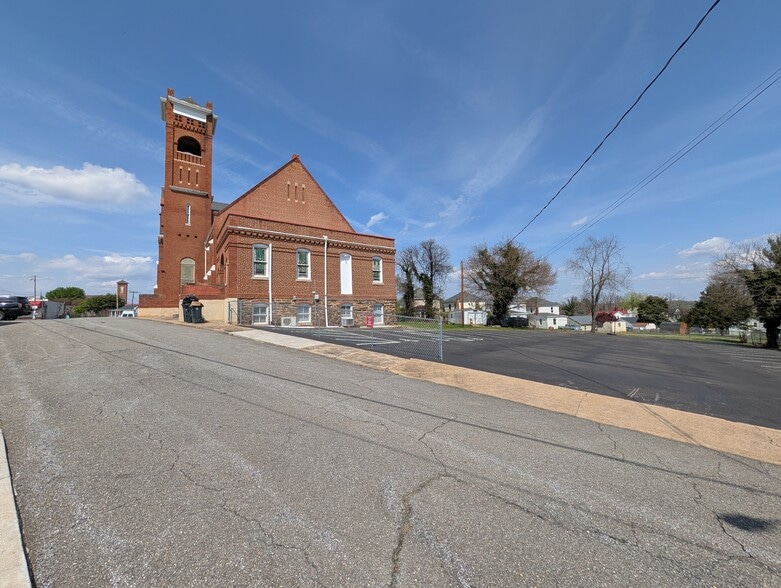 1018 Rivermont Ave, Lynchburg, VA for sale - Building Photo - Image 2 of 12