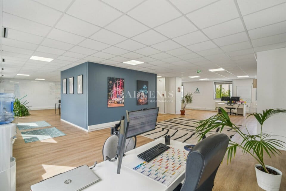 Office in Noisy-le-Grand for sale Interior Photo- Image 1 of 12