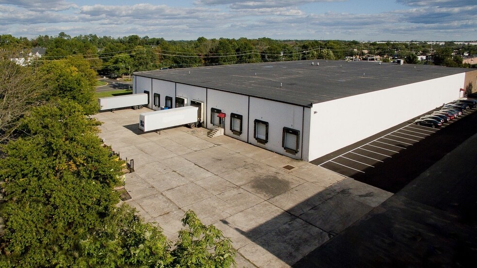 930 New Durham Rd, Edison, NJ à louer - Photo du bâtiment - Image 2 de 5