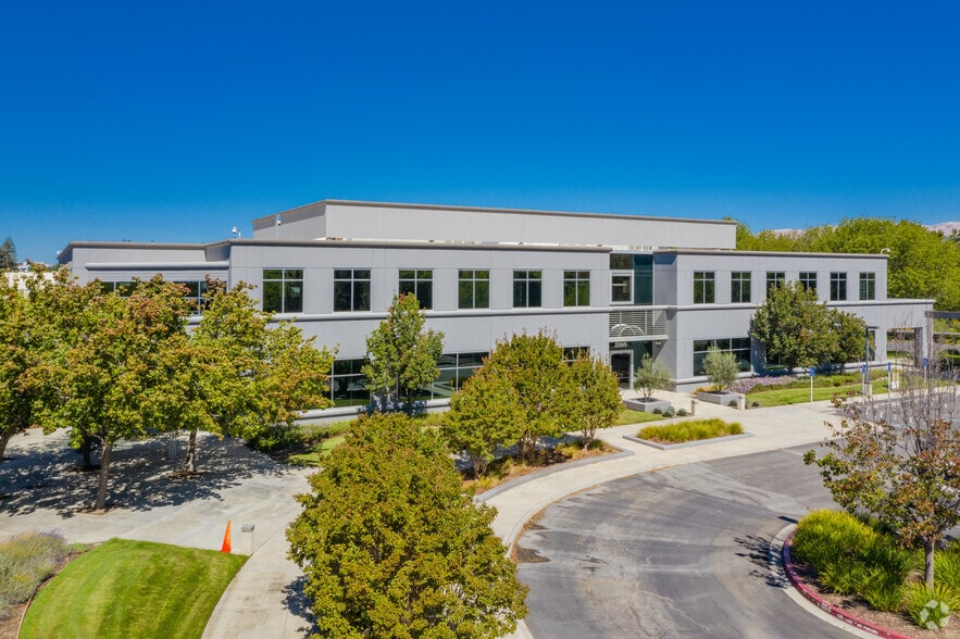 2595 Junction Ave, San Jose, CA à vendre - Photo principale - Image 1 de 4