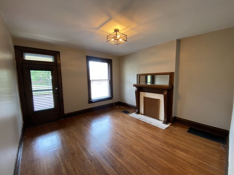 64 W Greenwood Ave, Columbus, OH for sale - Interior Photo - Image 3 of 27