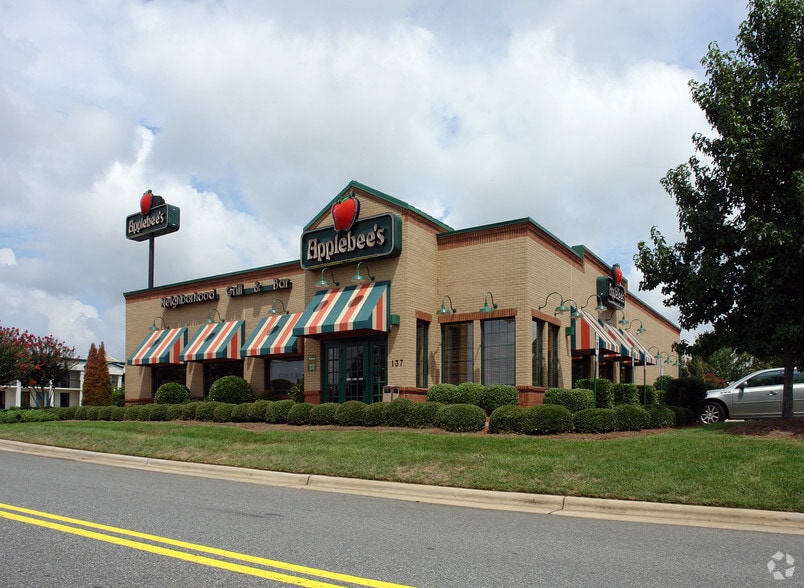 137 Norman Station Blvd, Mooresville, NC for lease - Primary Photo - Image 1 of 2