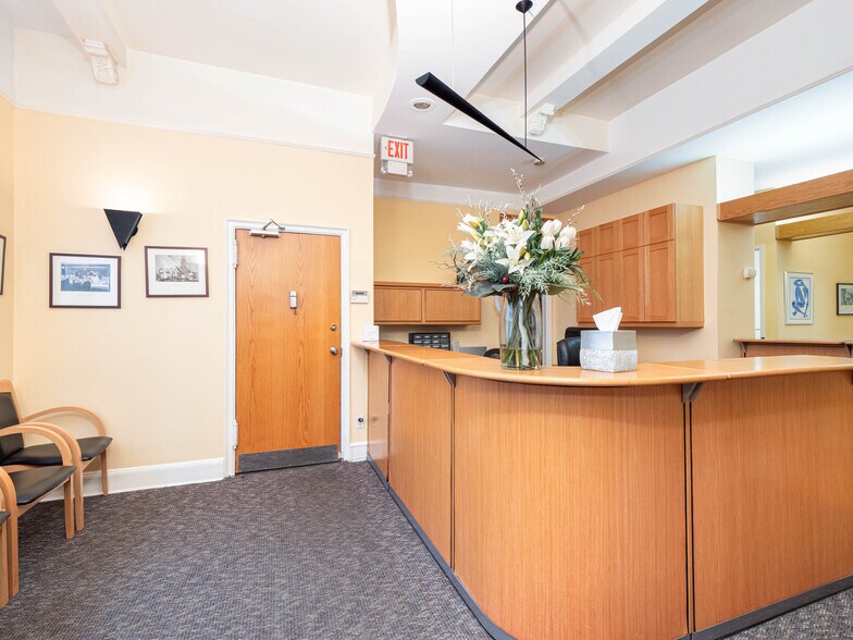 205 E 78th St, New York, NY à vendre - Photo du bâtiment - Image 3 de 14