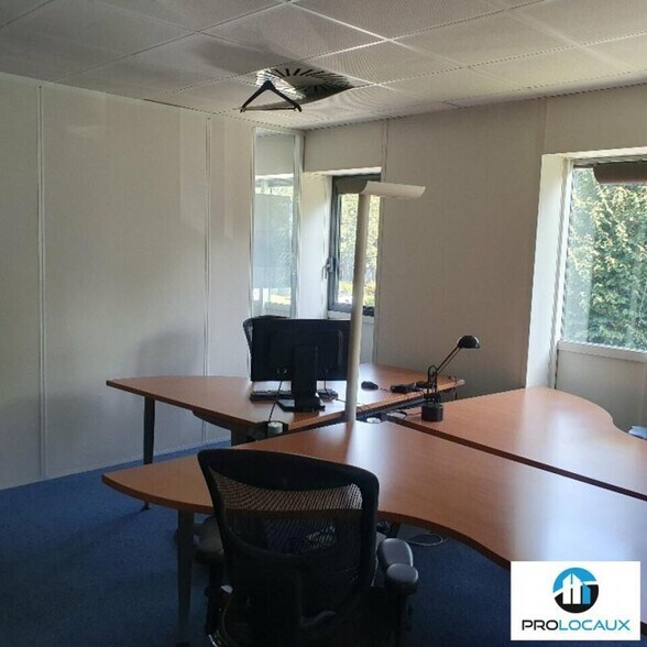 Office in Eybens for lease - Interior Photo - Image 3 of 15